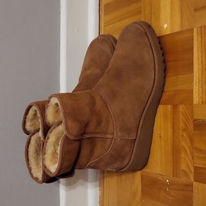 Real Uggs size 8 US, 6.5 UK